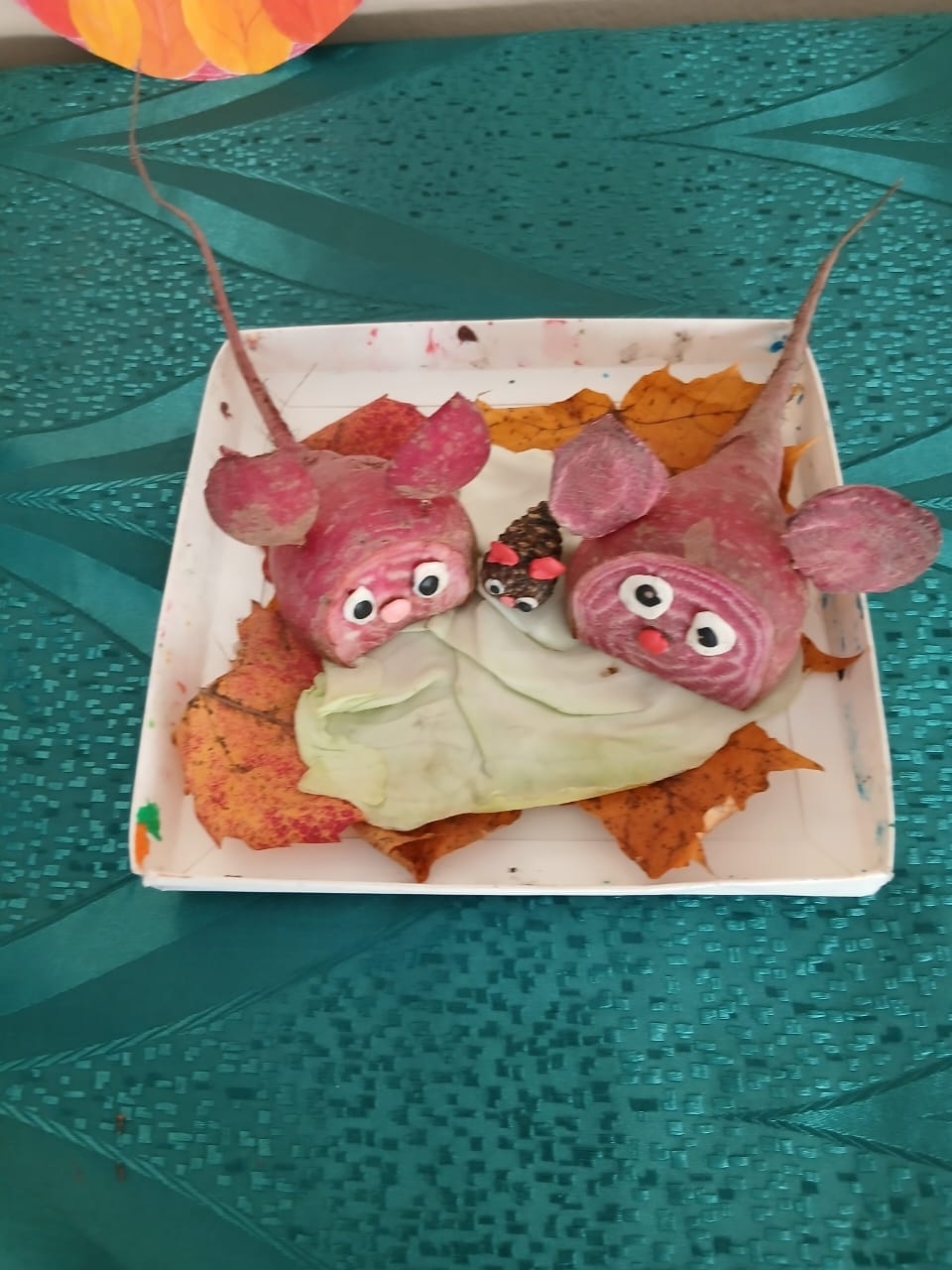 Егәҙе балалары көҙҙө һүрәтләй