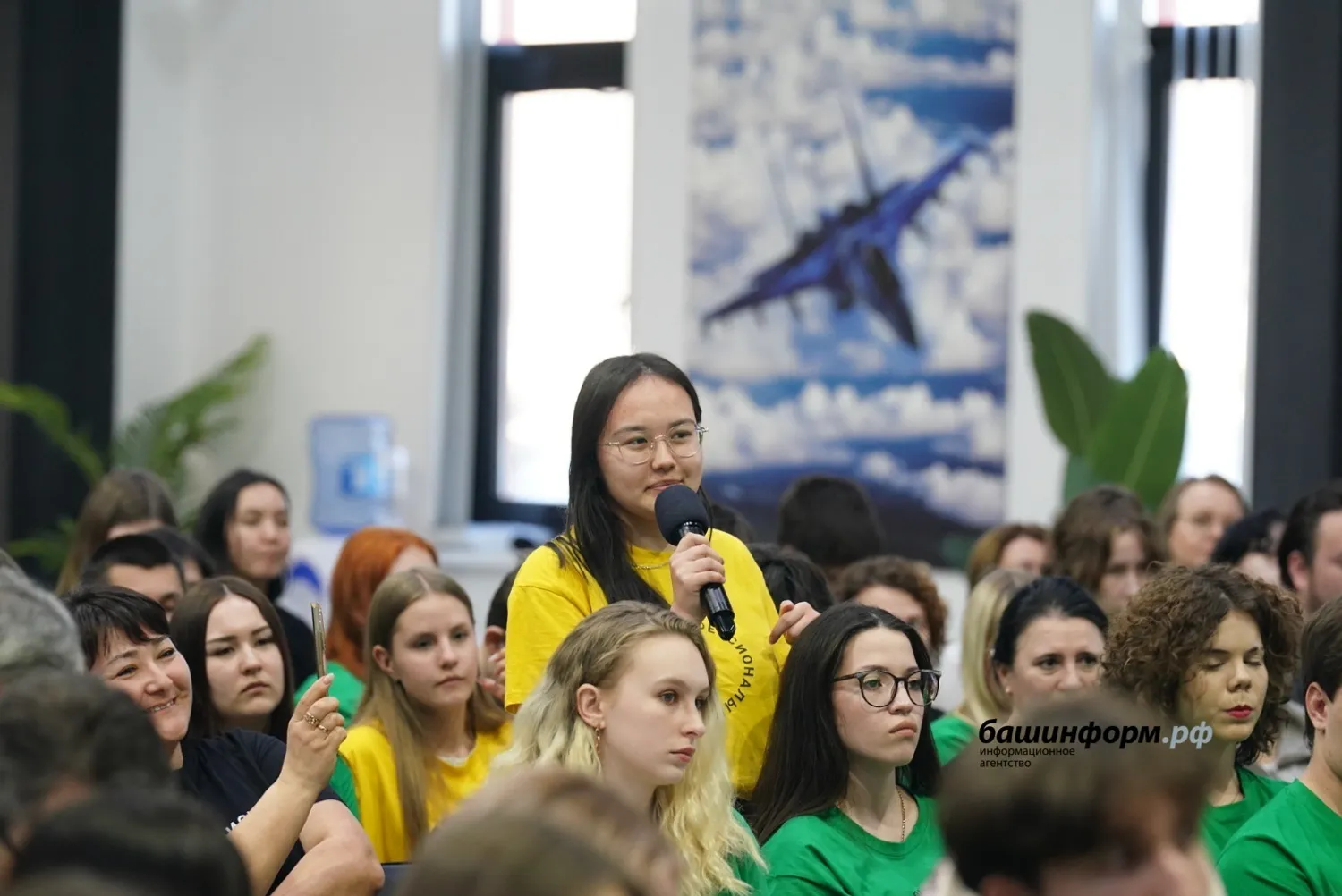 Радий Хәбиров “Профессионалдар” менән осрашты