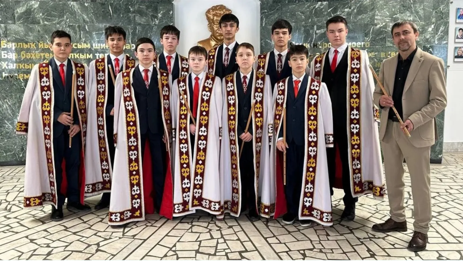 Балалар фольклориадаһын кем асыр?