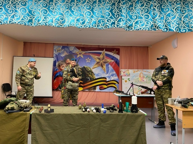 Яугирҙәр Көҙән мәктәбе уҡыусылары менән осрашты