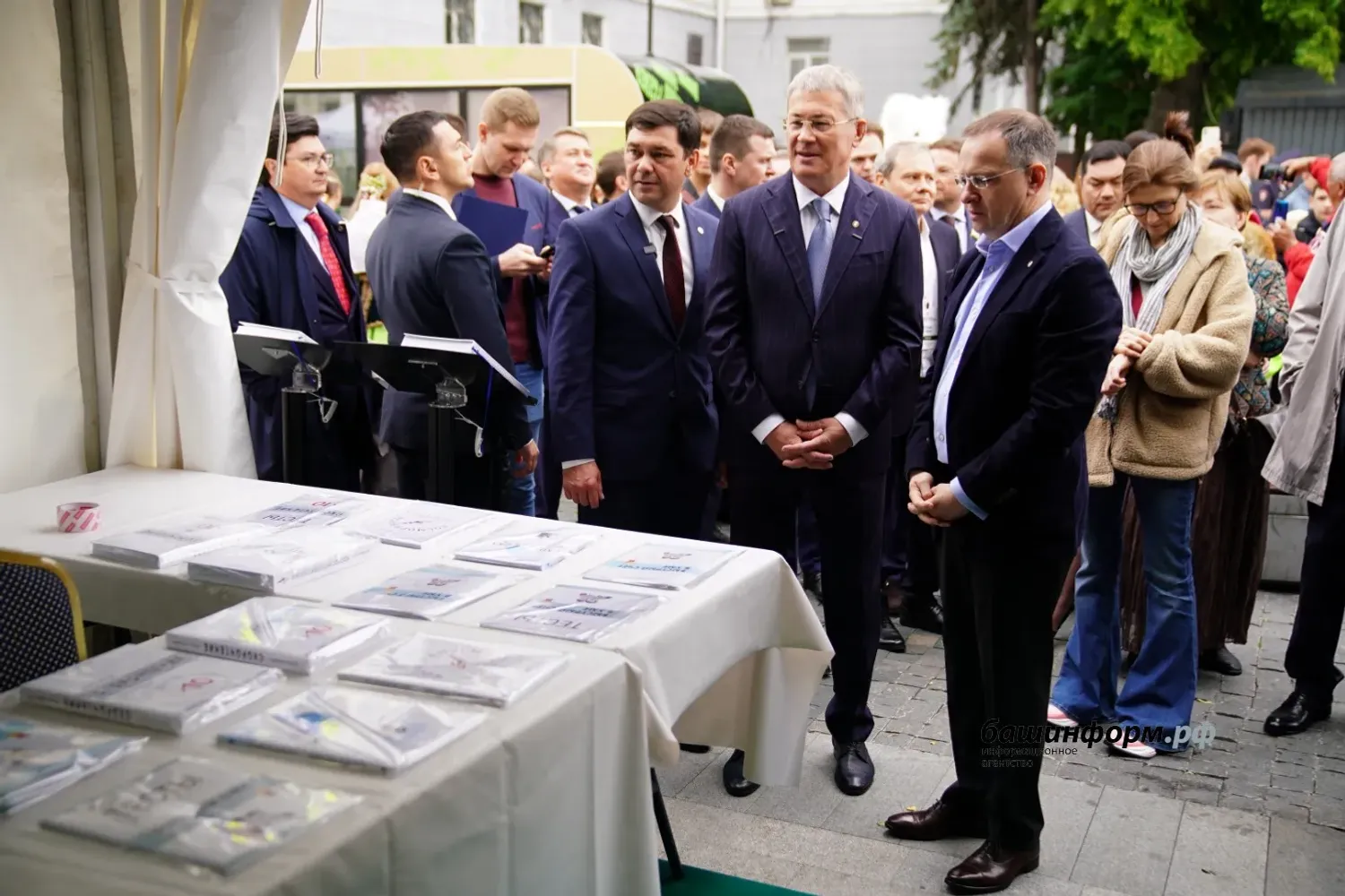 Йәрминкәлә Радий Хәбиров менән Владимир Мединский булды