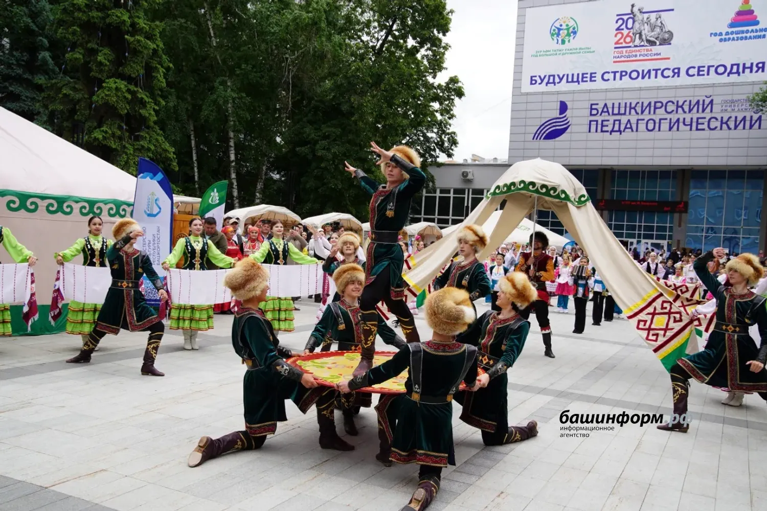 Йәрминкәлә Радий Хәбиров менән Владимир Мединский булды