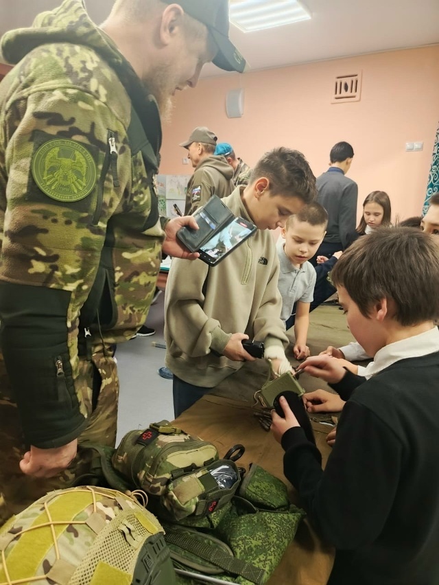 Яугирҙәр Көҙән мәктәбе уҡыусылары менән осрашты