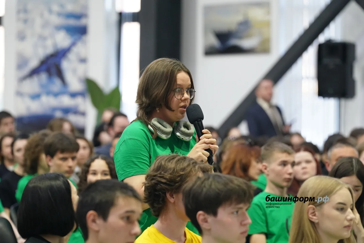 Радий Хәбиров “Профессионалдар” менән осрашты