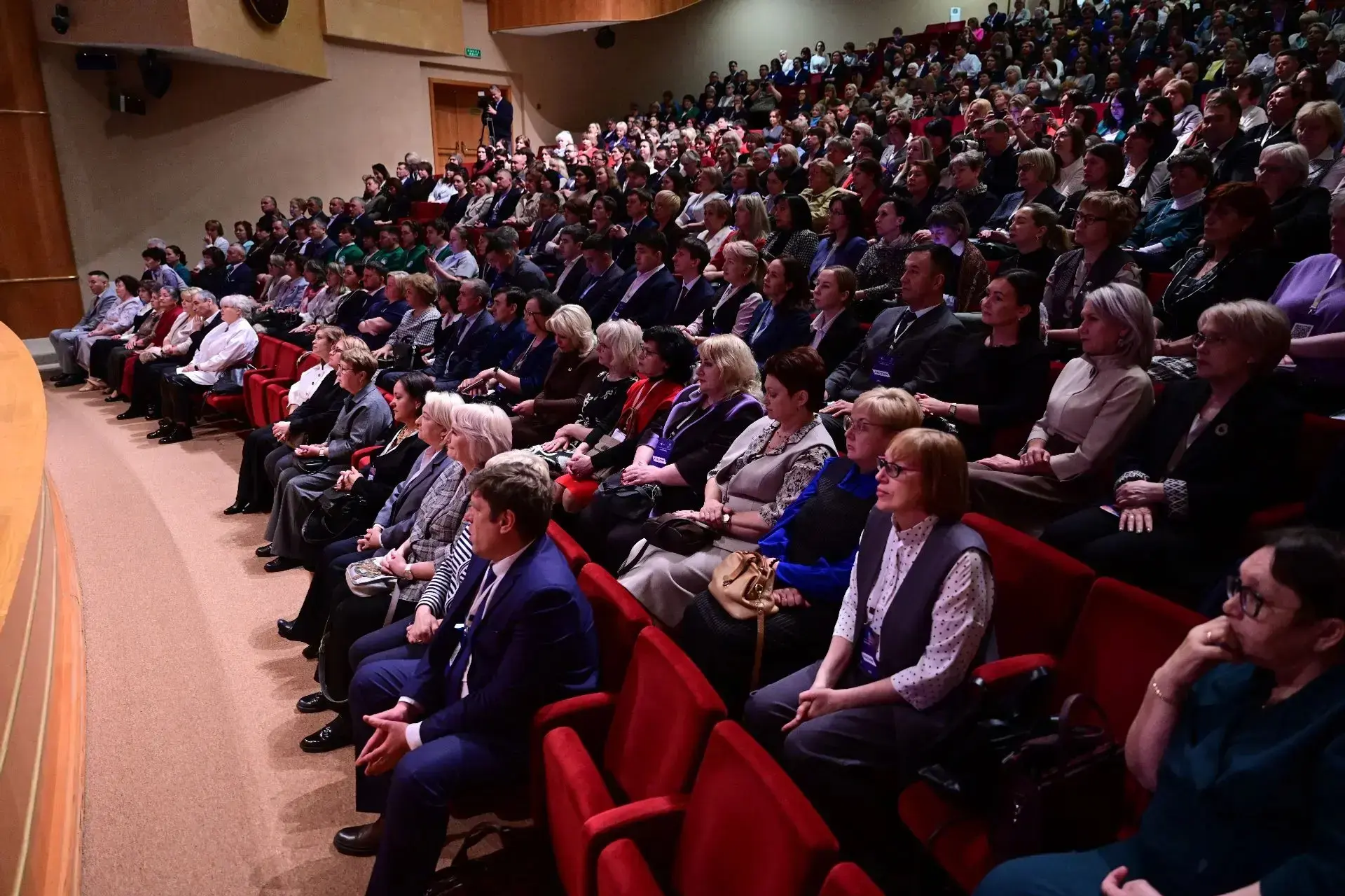 VIII  “Ос әйҙә!” форумында Радий Хәбиров сығыш яһаны