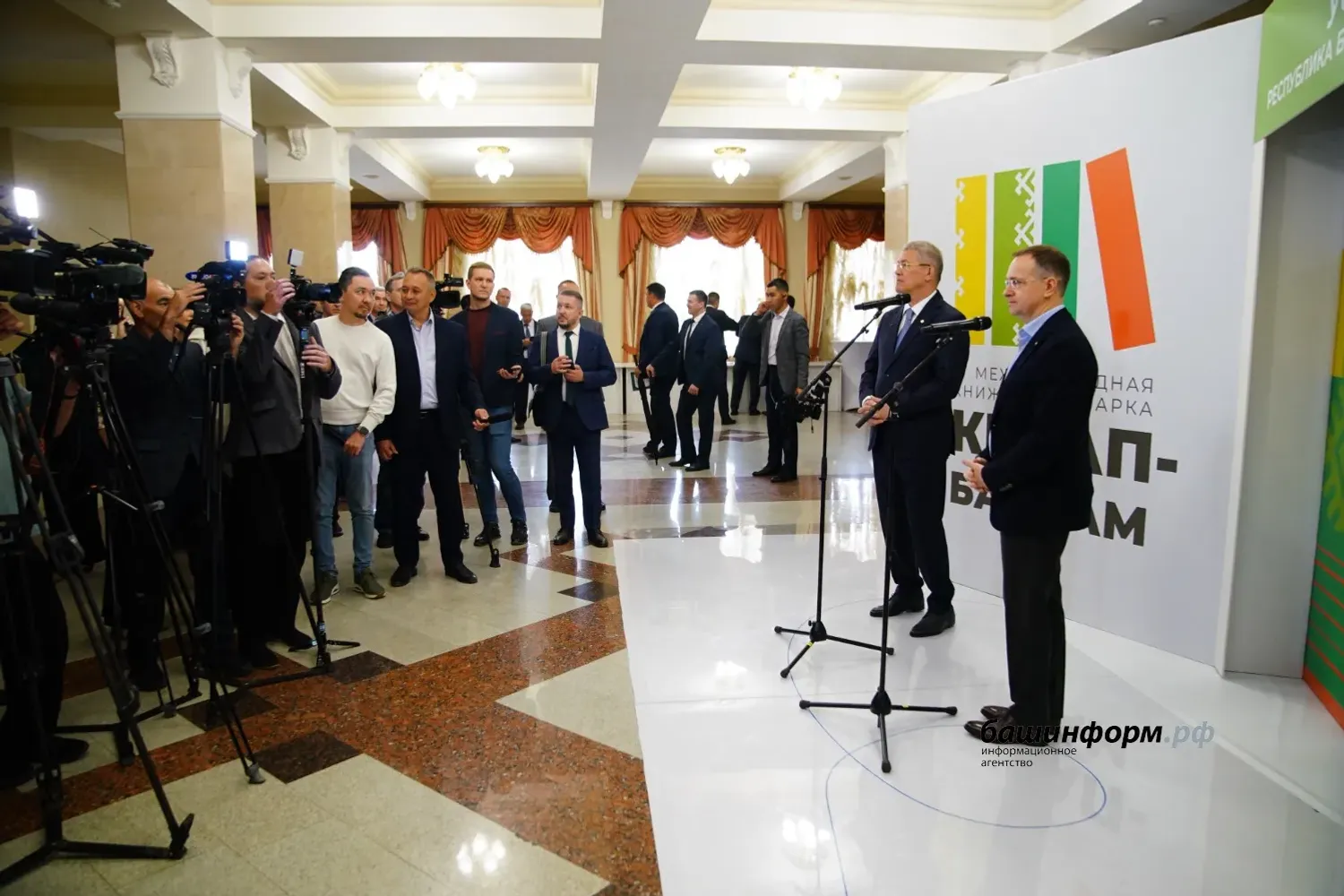 Йәрминкәлә Радий Хәбиров менән Владимир Мединский булды