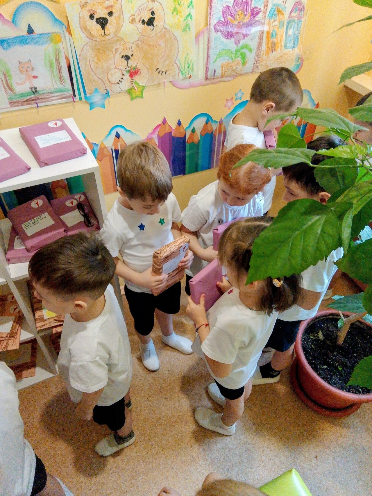 14 февраль – Халыҡ-ара китап бүләк итеү көнө