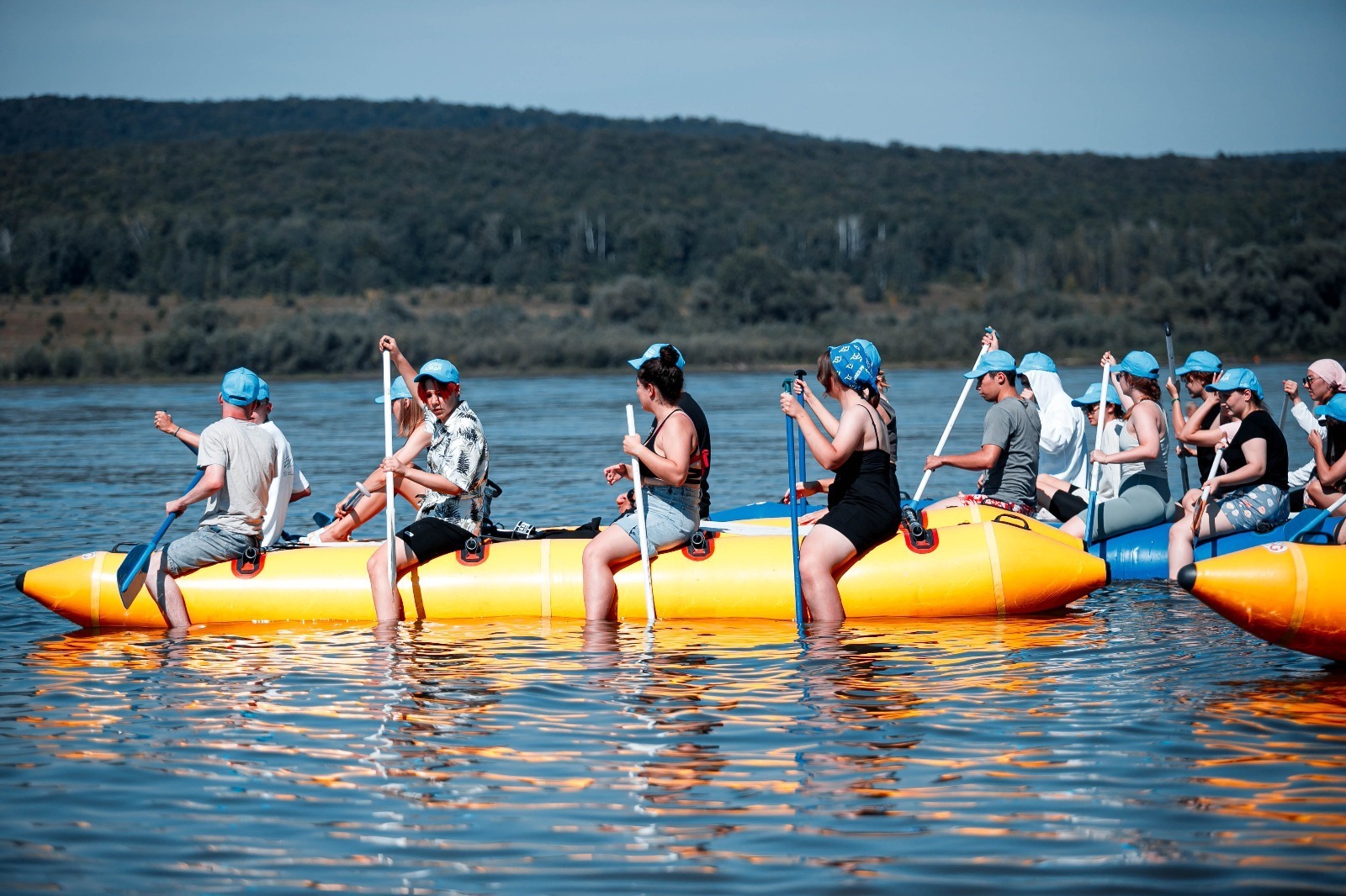 Округ студенттары йылға сәфәрендә йөрөнө