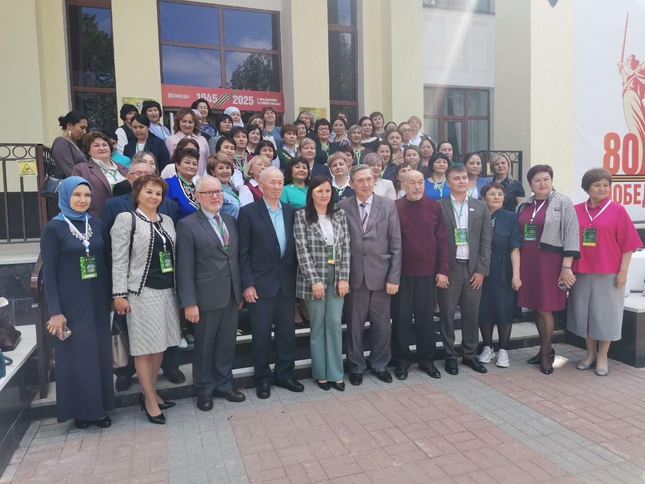 Ғәзиз телебеҙҙә беҙ һөйләшмәһәк, кем һөйләшер?