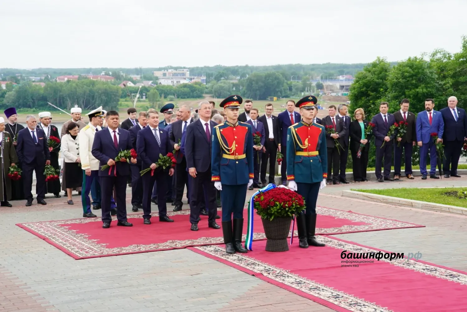Бөгөн  Рәсәй көнө, Өфө көнө, Салауаттың тыуыуына 272 йыл тулыуы билдәләнә