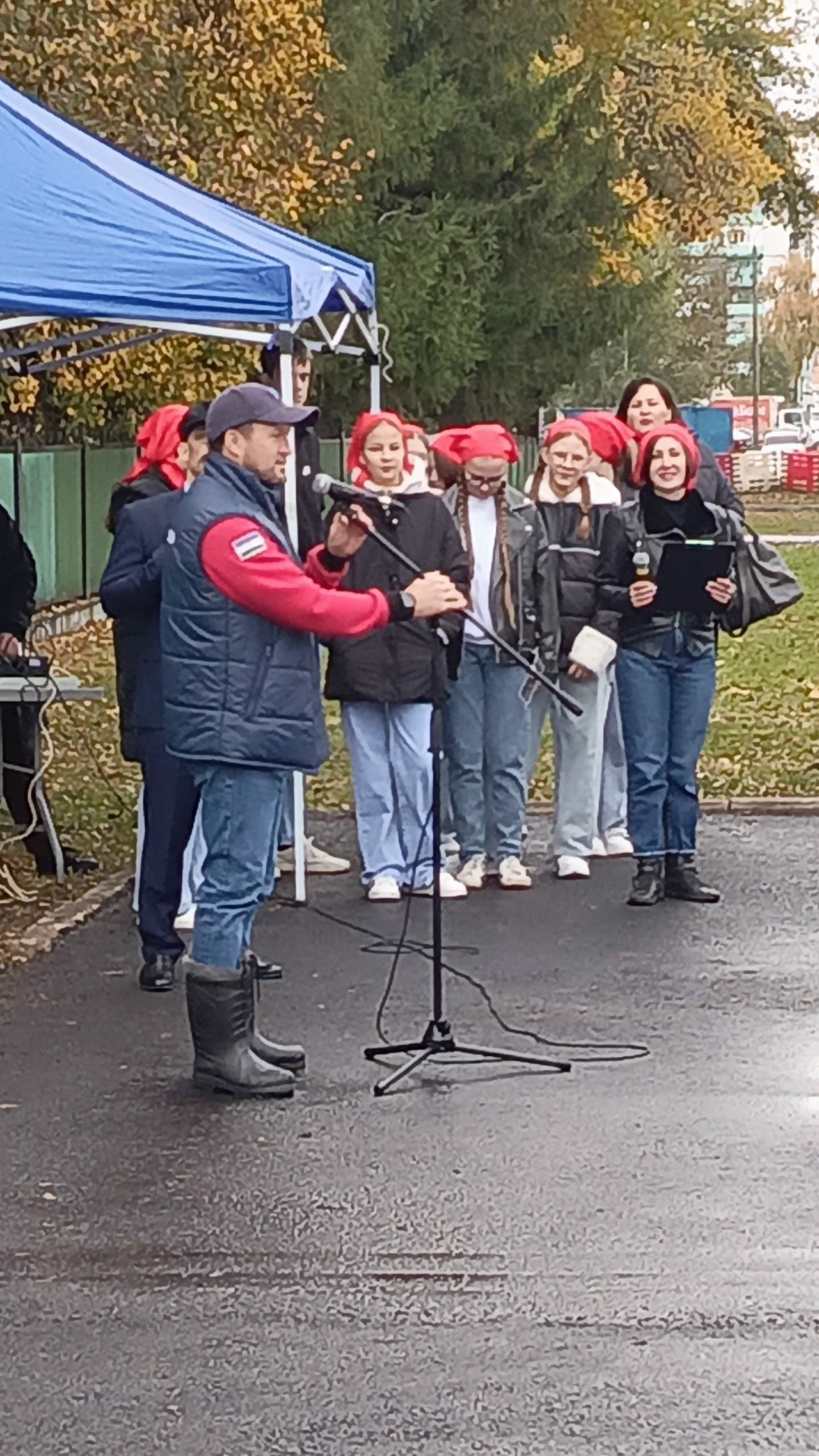 Балалар үҫемлектәрҙе тәрбиәләргә өйрәнәсәк