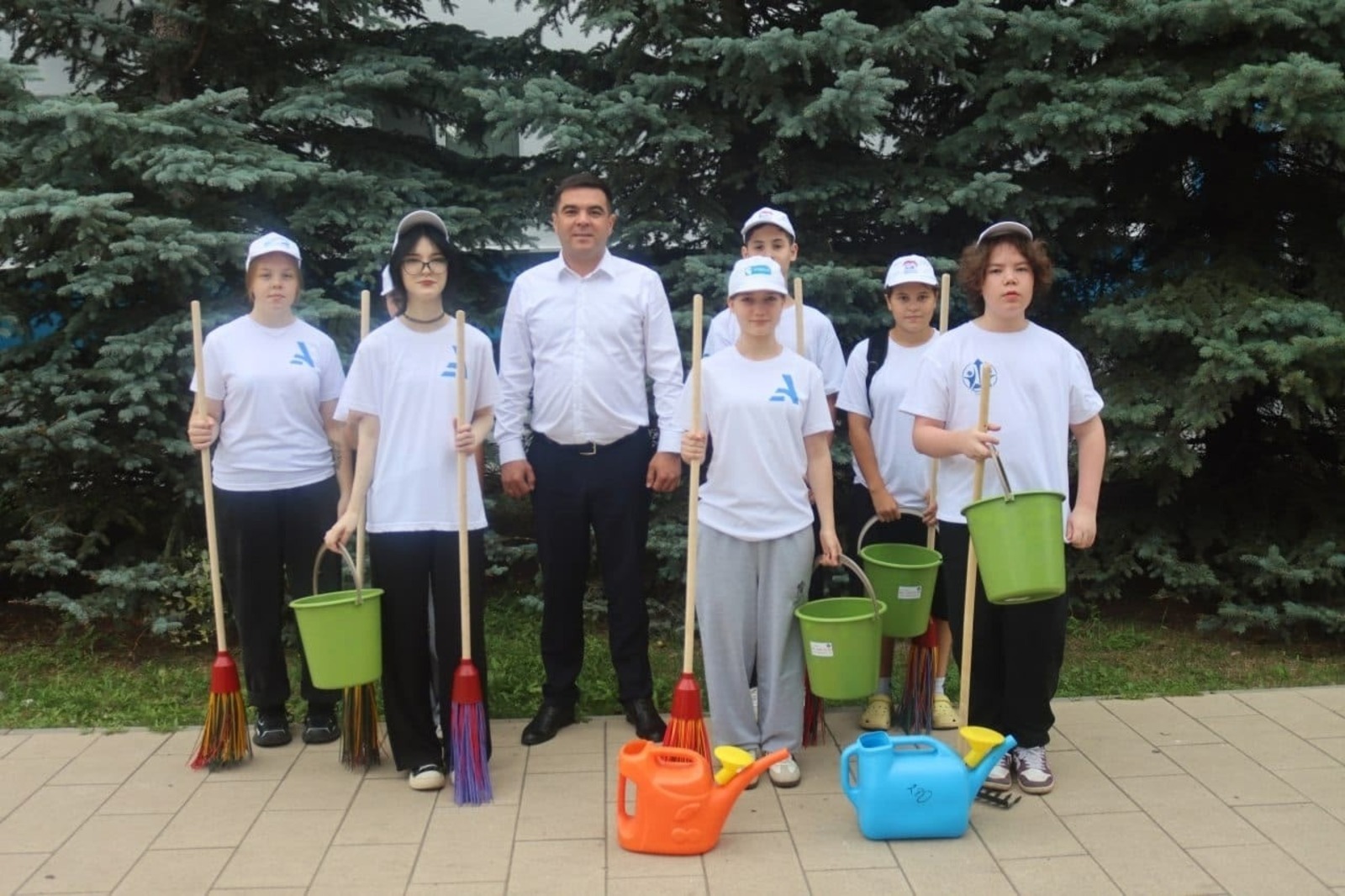 Үҫмерҙәр эшкә сыға