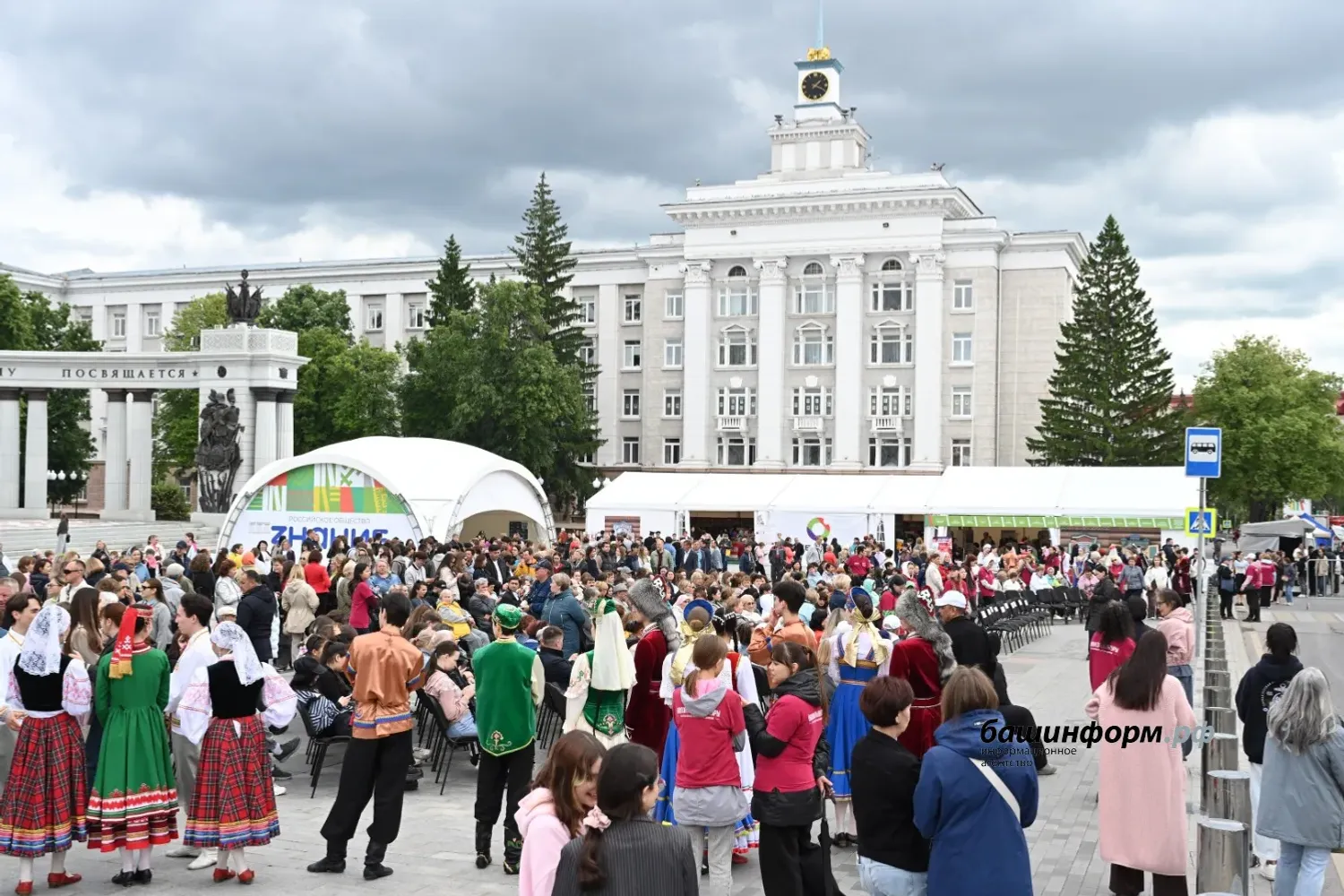 Йәрминкәлә Радий Хәбиров менән Владимир Мединский булды