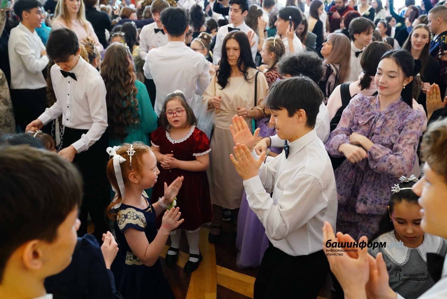 Өфөлә кескәй принцессалар балы үтте