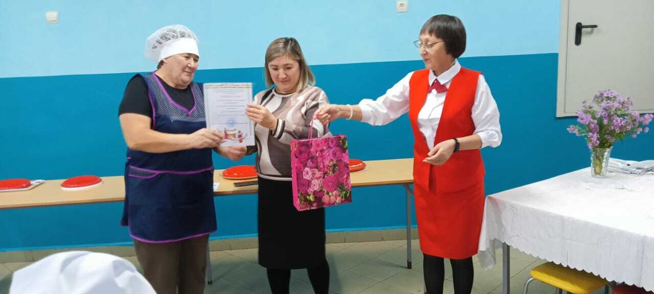 Байназар мәктәбе ашнаҡсылары оҫталығын күрһәтте