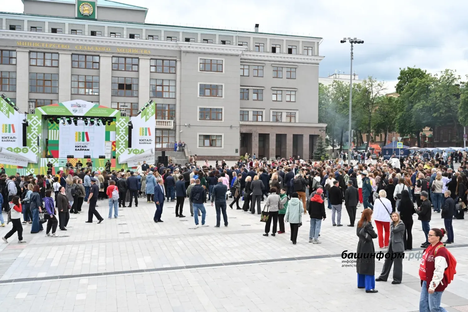 Йәрминкәлә Радий Хәбиров менән Владимир Мединский булды