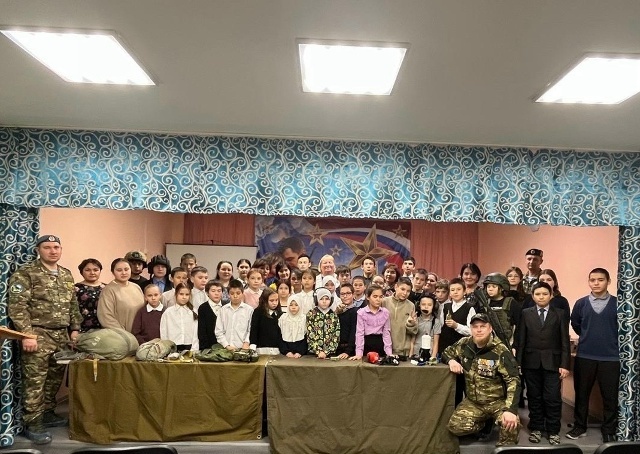 Яугирҙәр Көҙән мәктәбе уҡыусылары менән осрашты