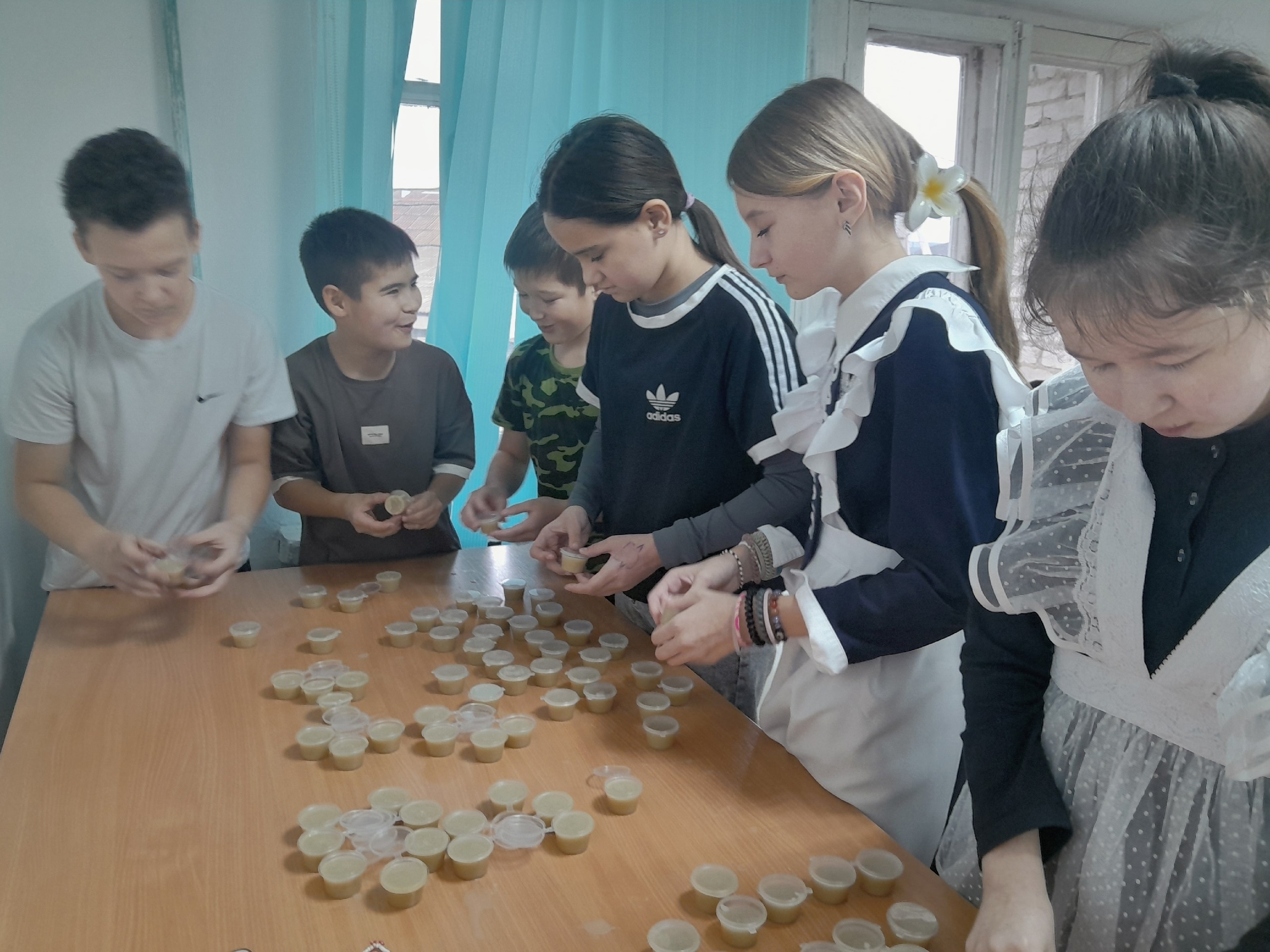 Дыуан уҡыусылары яугирҙәргә ярҙамлаша