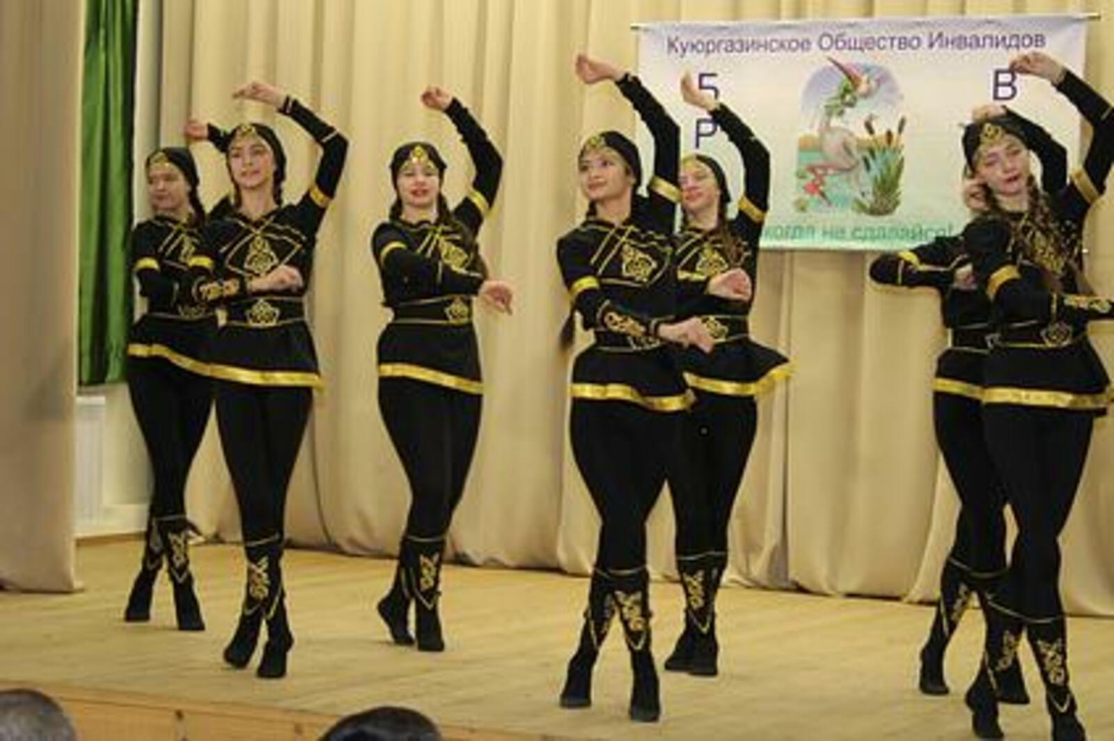 Ермолаев сәнғәт мәктәбе уҡыусылары бәхет теләй