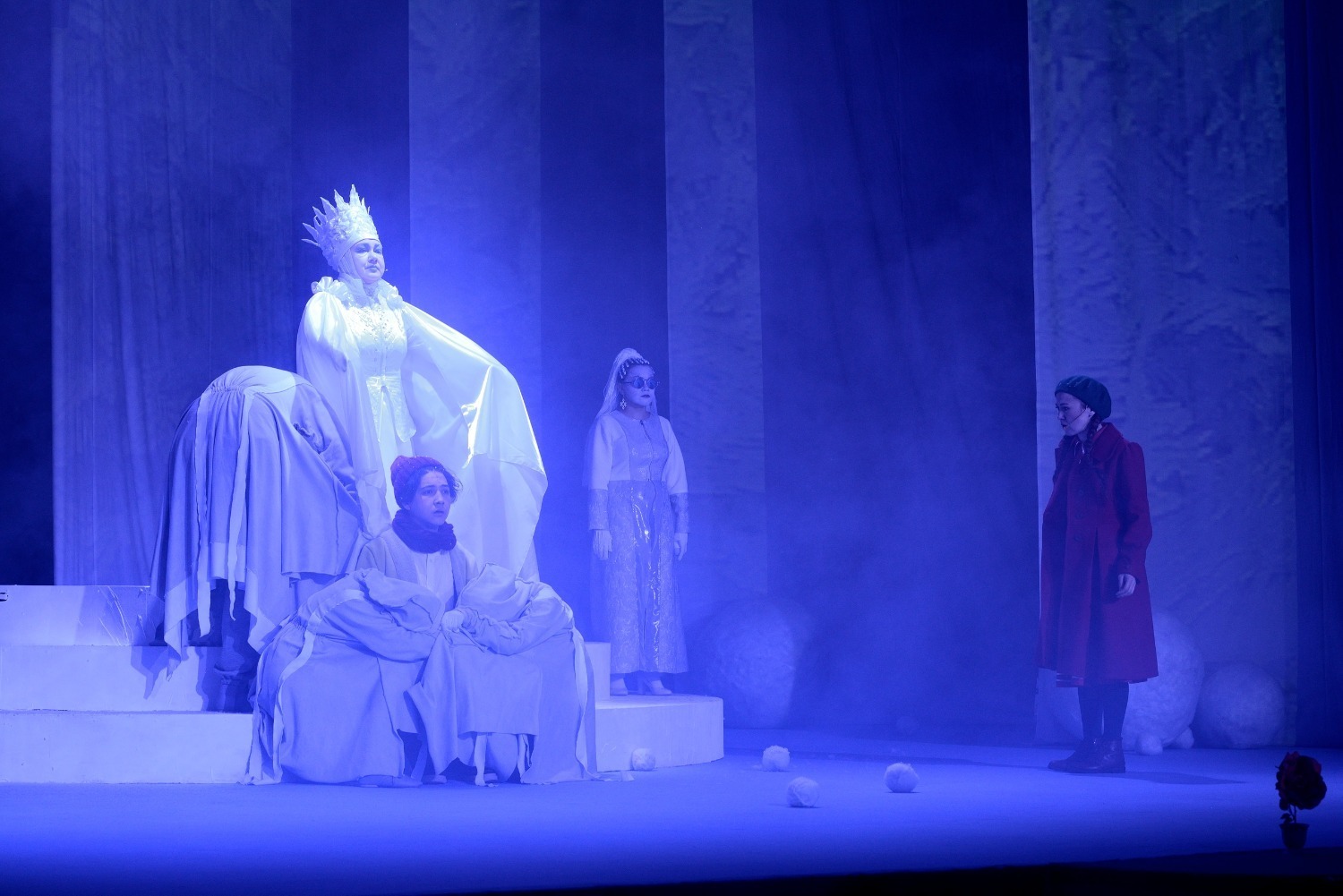 Салауат театры балаларға әкиәт бүләк иткән