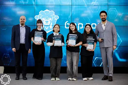 Ишембай  уҡыусылары диагност роботтар һәм аҡыллы кейемдәр яһай