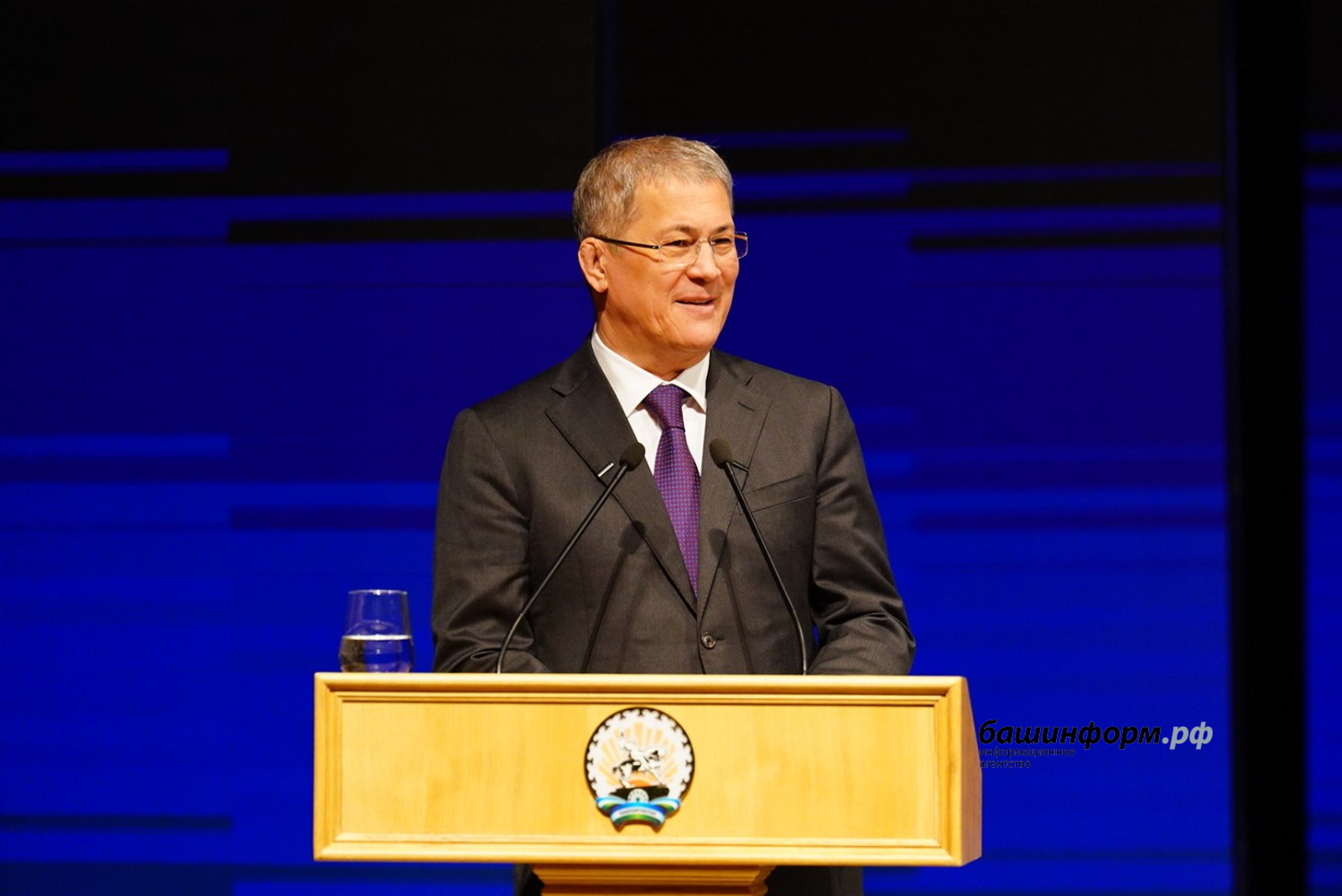 VIII “Ос әйҙә!” форумында Радий Хәбиров сығыш яһаны