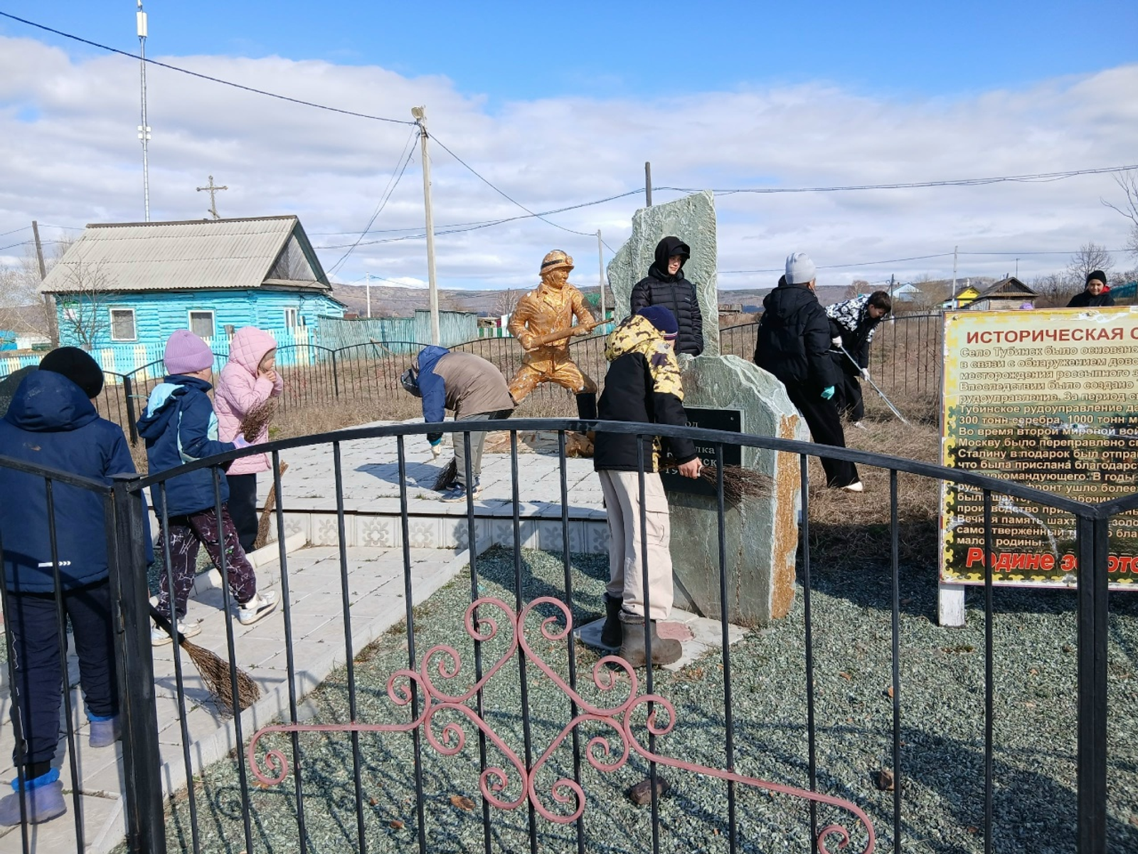 ХАТ-ХӘБӘР. Үткәндәргә һаҡсыл ҡараш тәрбиәләйбеҙ