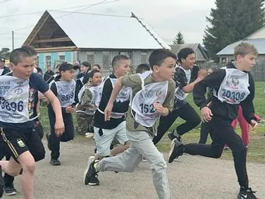Ейәнсуралағы кросс Бөйөк Еңеүгә арналды