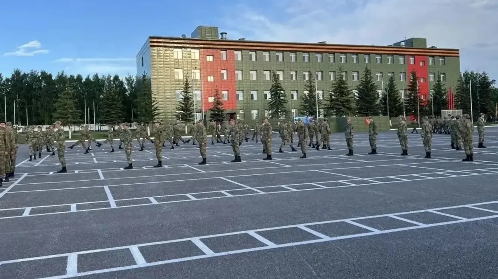 “Патриот” үҙәгендә йәш армиясыларҙың “Гвардеец” округ йыйыны бара