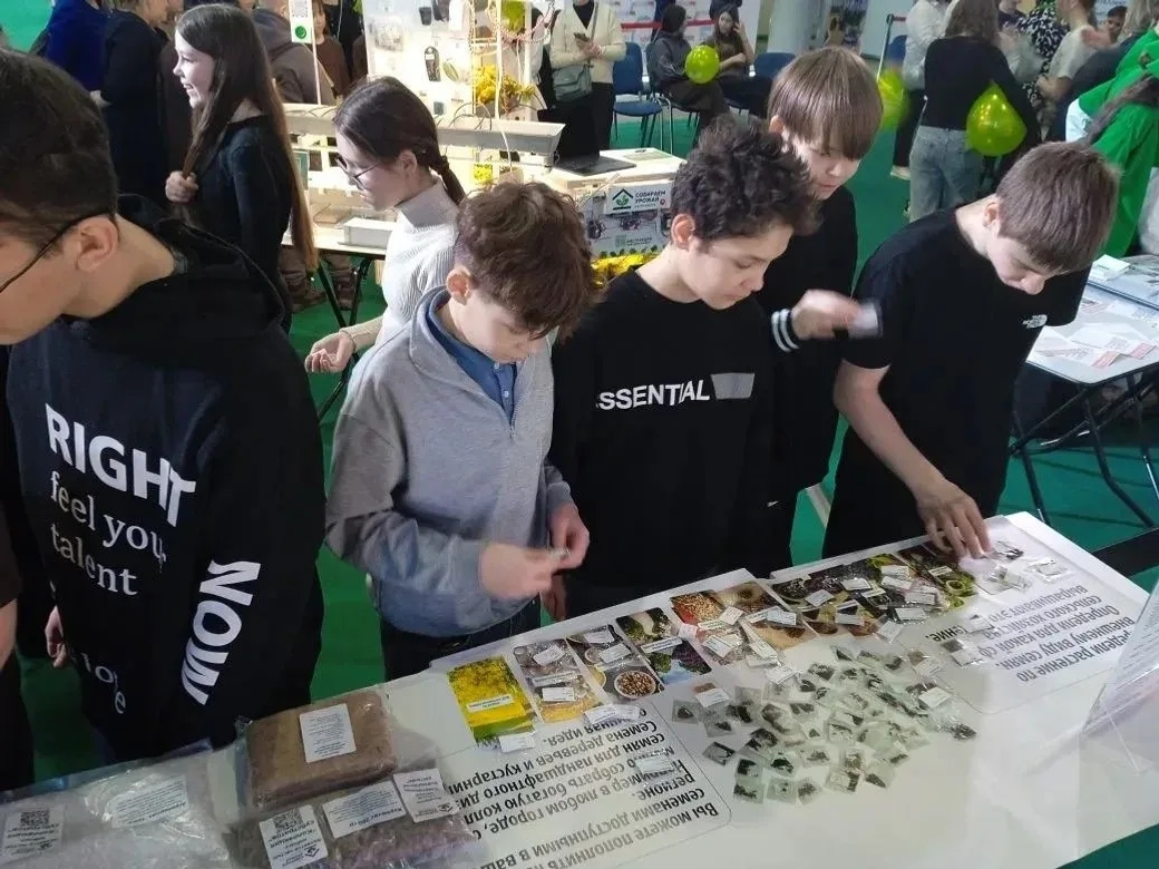 1-се Бүздәк мәктәбе уҡыусыларына агросиныфта уҡыу оҡшай