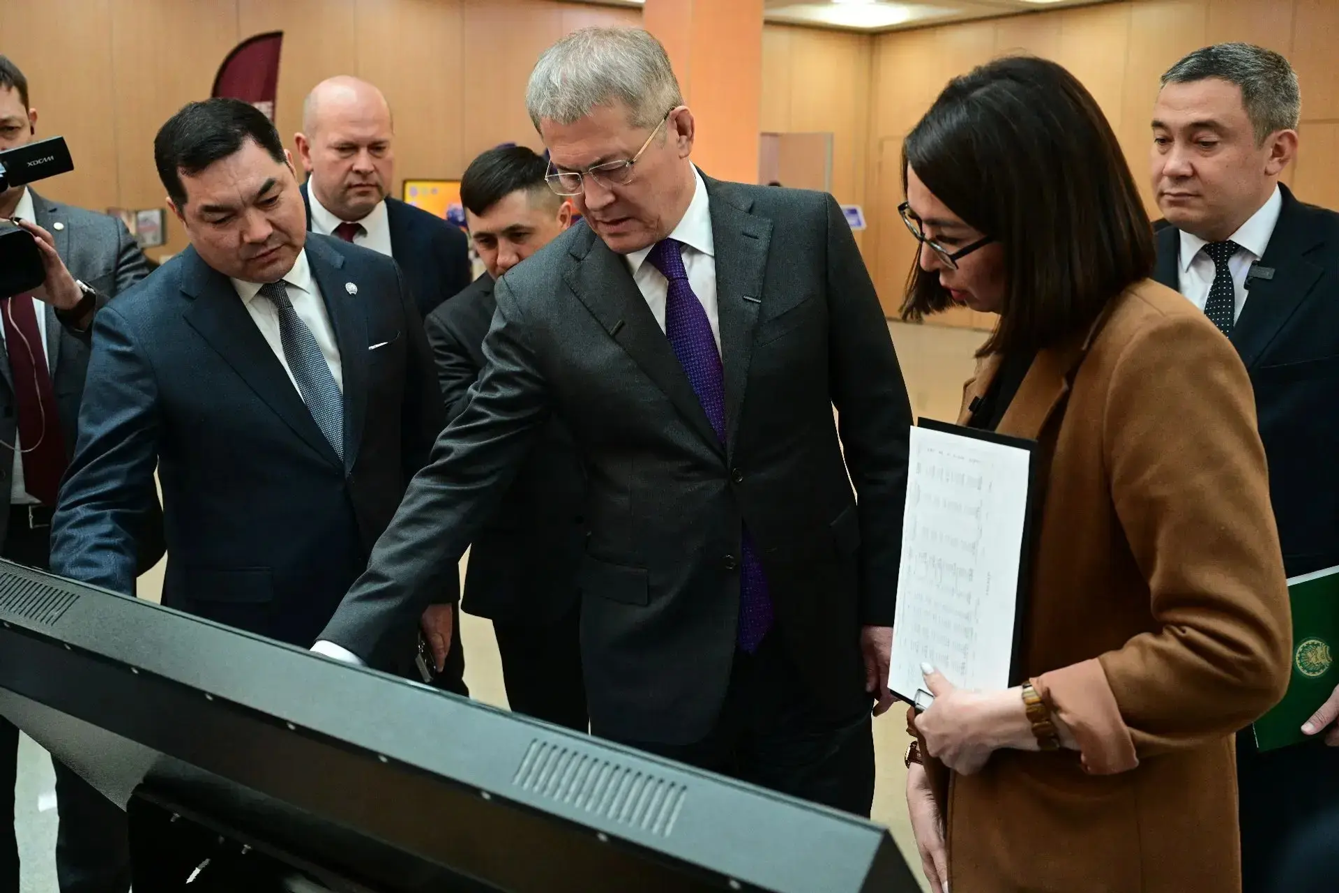 VIII  “Ос әйҙә!” форумында Радий Хәбиров сығыш яһаны