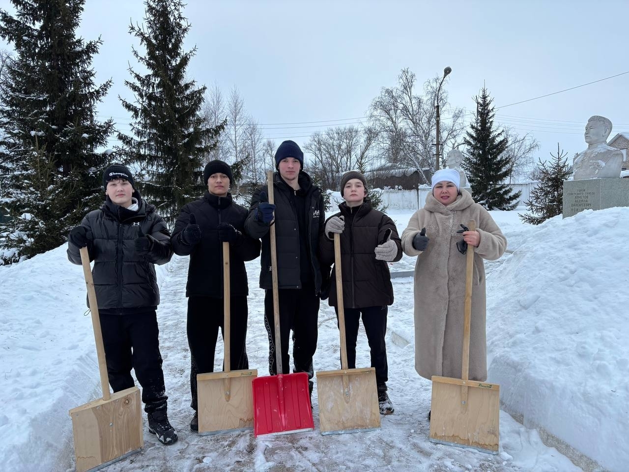 Стәрлебаш уҡыусылары өмә үткәрҙе