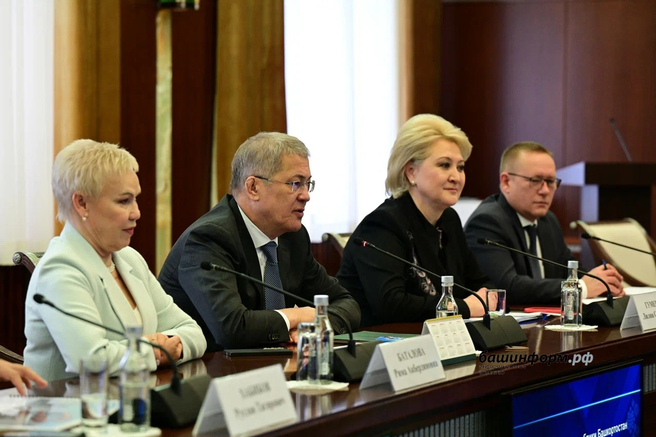 Радий Хәбиров Мәскәү ҡунаҡтары менән осрашты