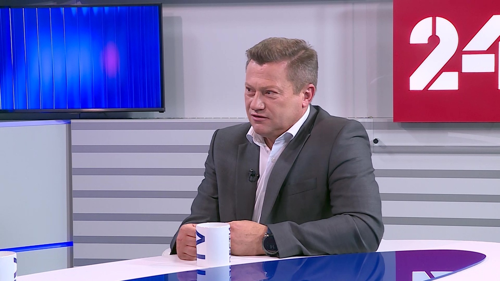 Именлек хаҡына  сикләүҙәр