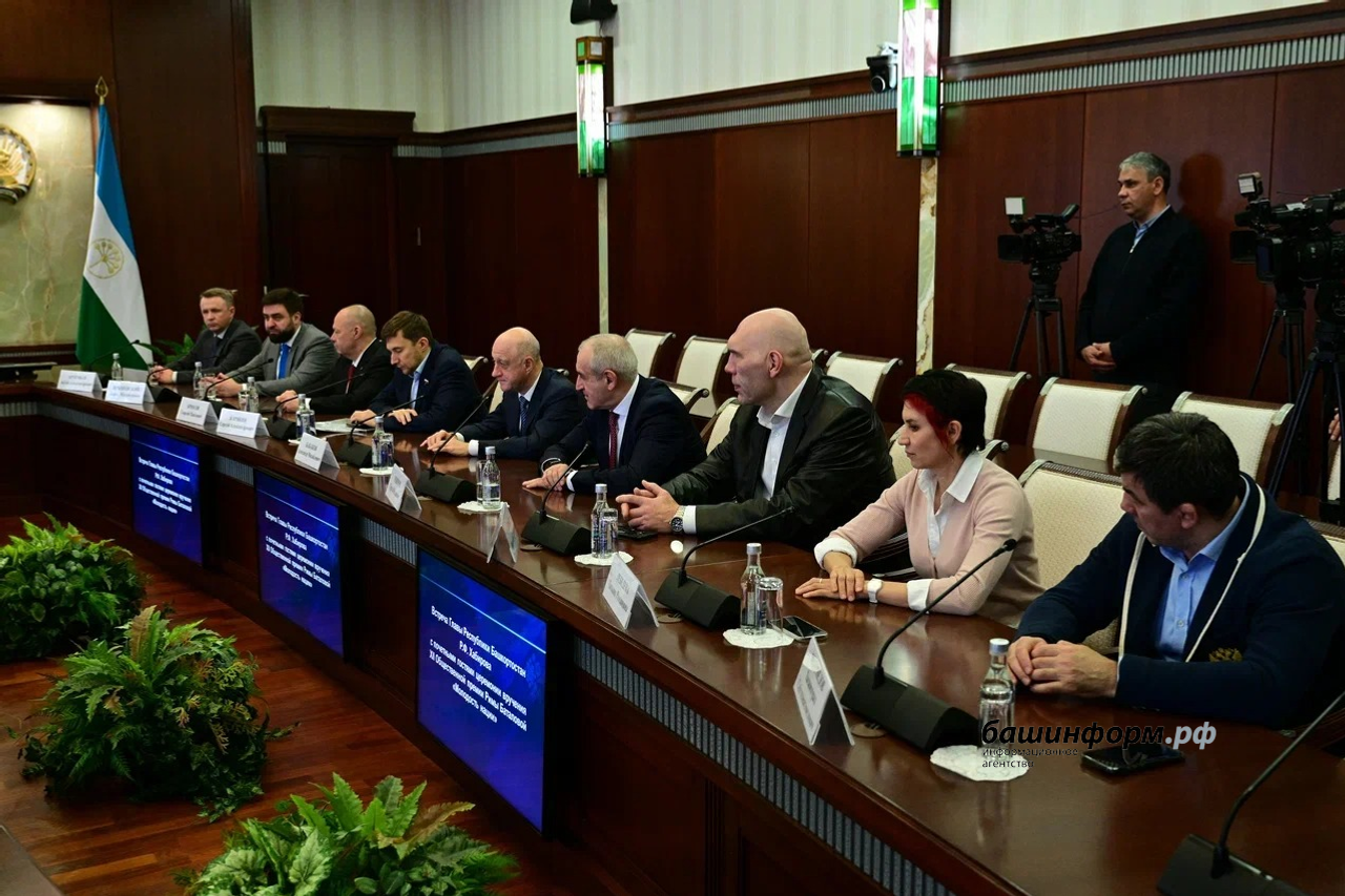 Радий Хәбиров Мәскәү ҡунаҡтары менән осрашты