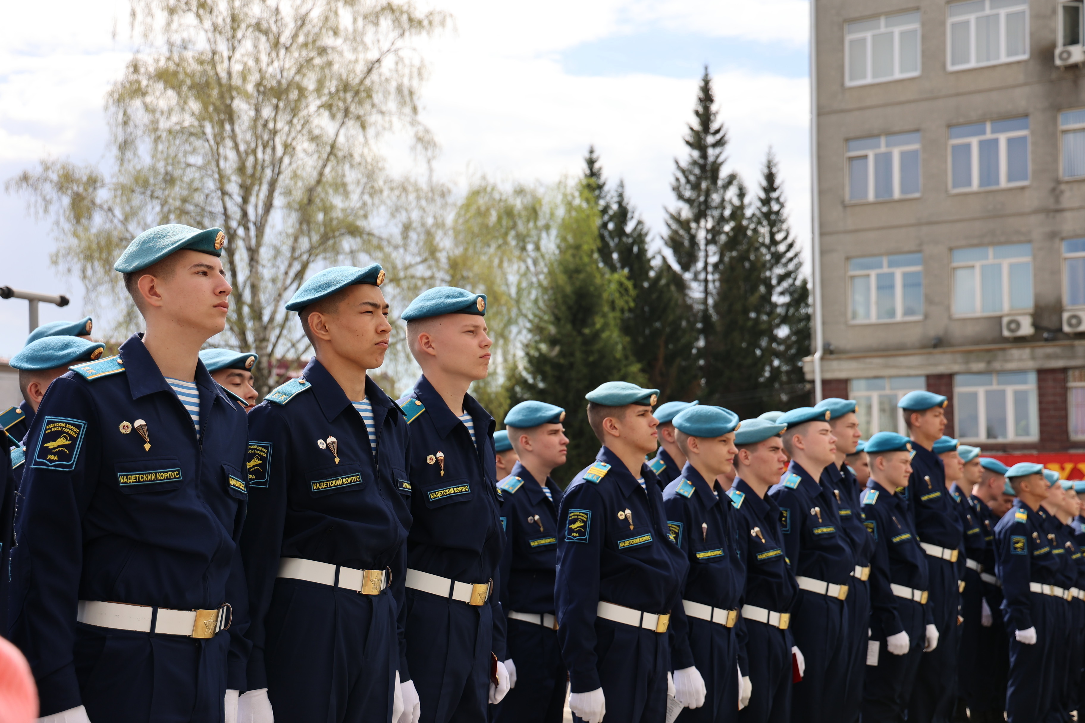 Кадеттарға – иҫтәлекле билгеләр