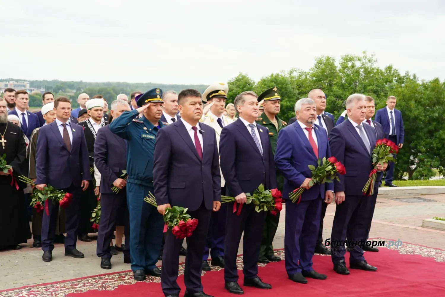 Бөгөн  Рәсәй көнө, Өфө көнө, Салауаттың тыуыуына 272 йыл тулыуы билдәләнә
