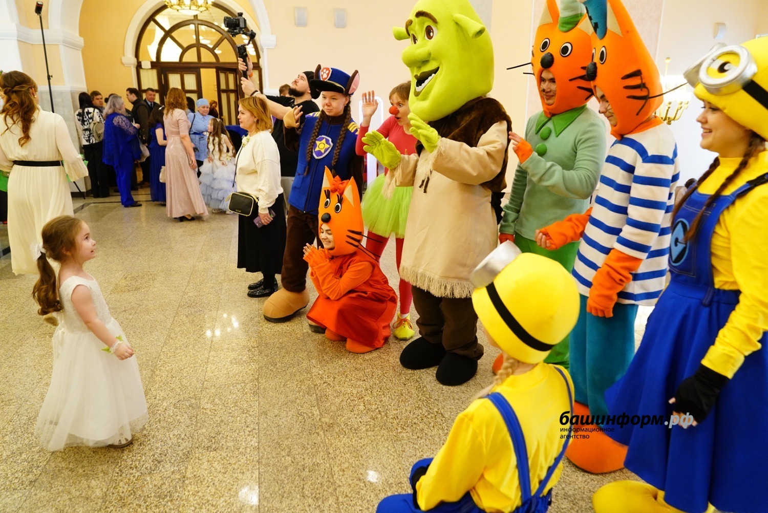 Өфөлә кескәй принцессалар балы үтте